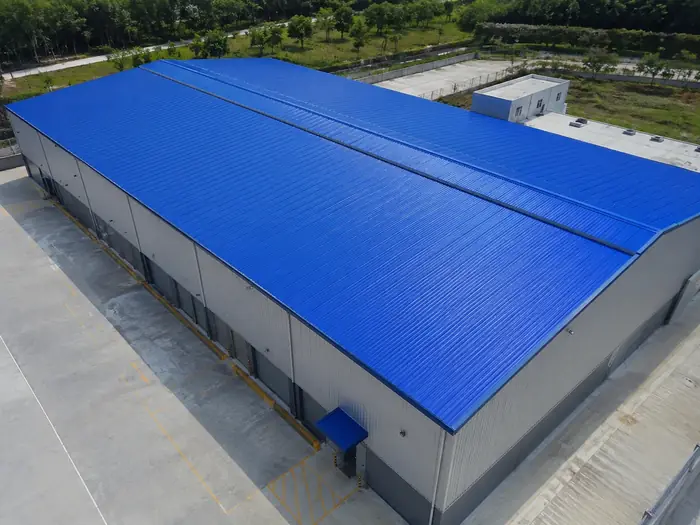 Bodega industrial con Teja Master Mil azul