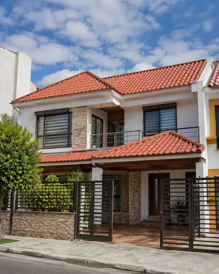 Casa moderna con Teja Colonial